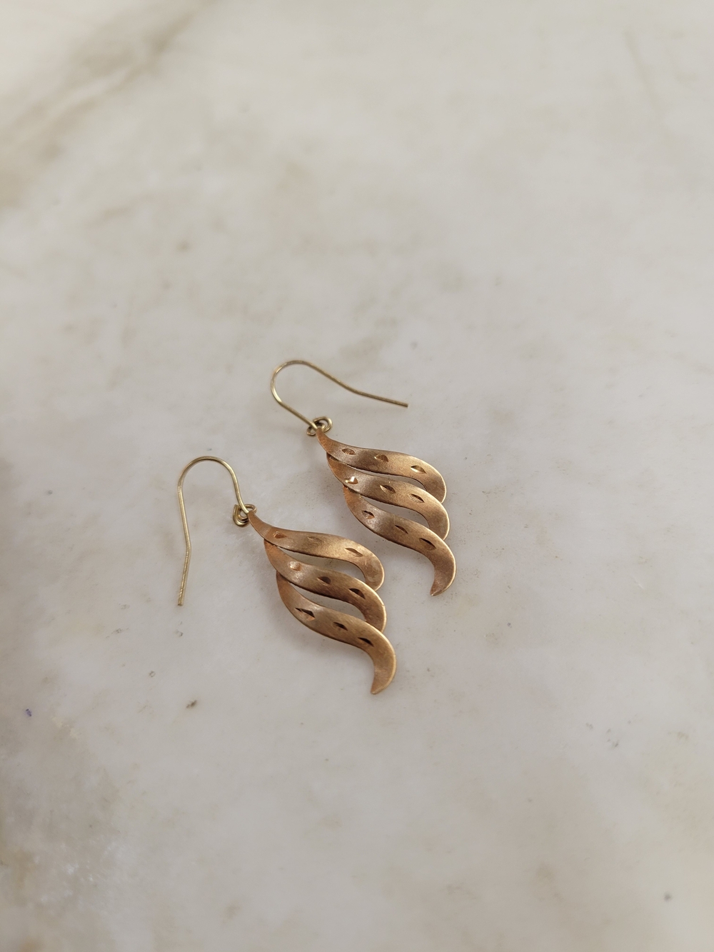 14kt Swirl Gold Dangle Womens EARRINGS Read Discription 0.7 Grams - Picture 4 of 14